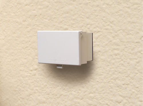 ONE GANG HORIZONTAL LOW PROFILE IN USE COVER WHITE